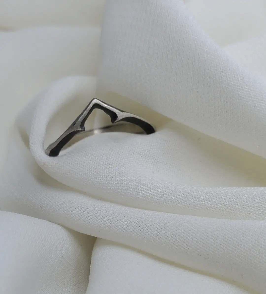 Whisper contour band