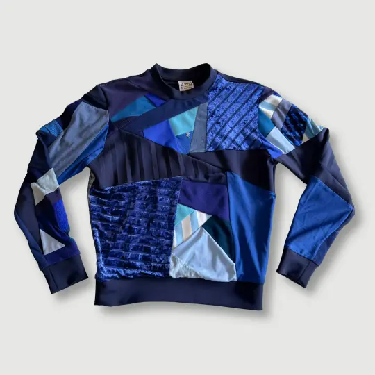 size medium - preloved - blue "all-over reroll" sweatshirt