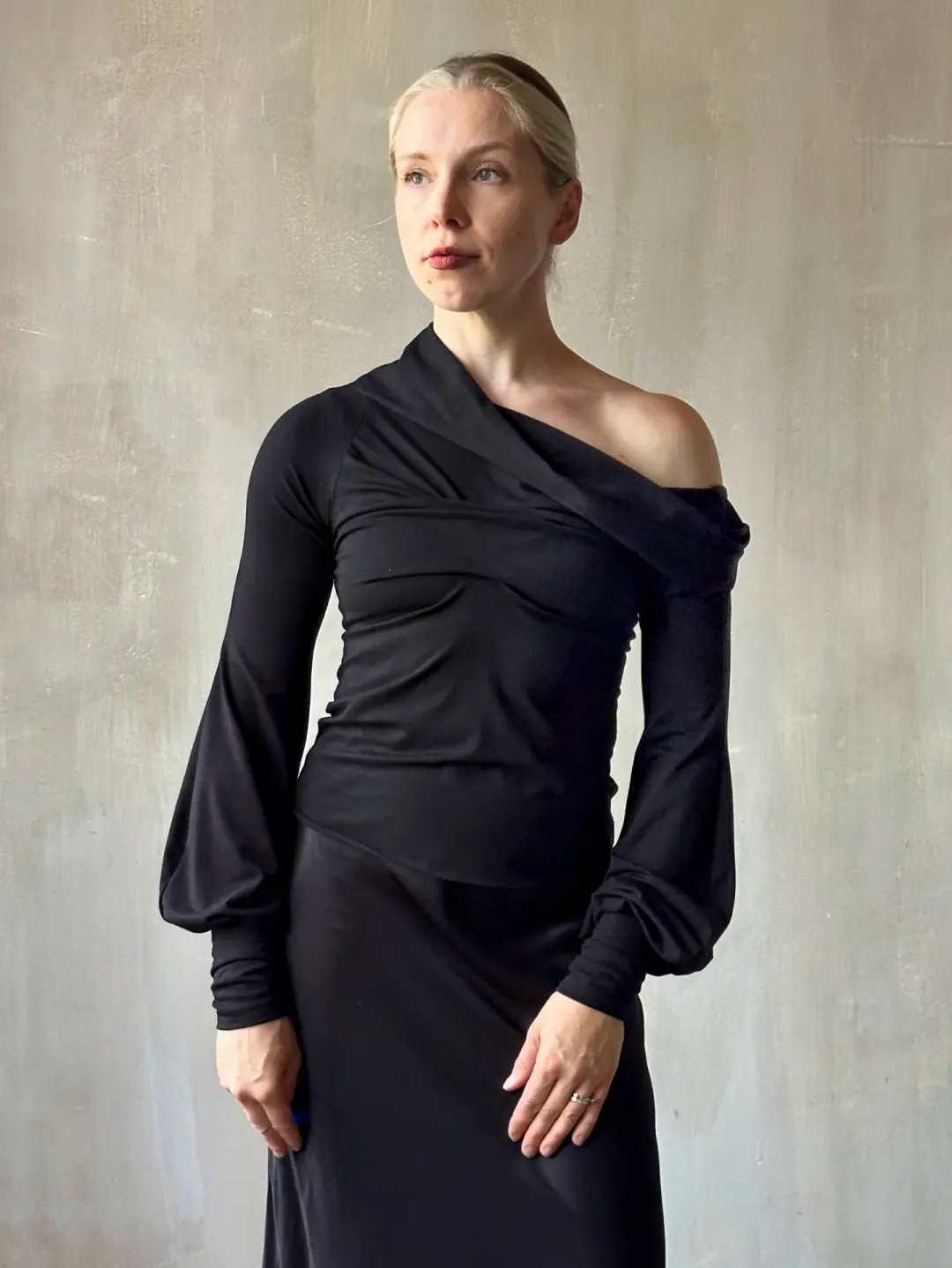 FW25: "Undulate" Reversible Top w/ Hourglass Sleeve in Black