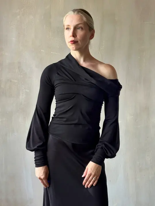 FW25: "Undulate" Reversible Top w/ Hourglass Sleeve in Black