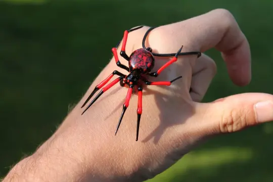 Red And Black Glass Spider Pendant – Murano Gothic Jewelry