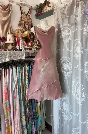 Pinkish-purple sleeveless halter neck fitted waist mid-length ball gown R7872