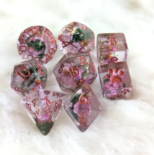 Purple Flowers and Moss Dice Set – 8-Piece Botanical DnD Dice with Paw D6 | Fennek & Finch