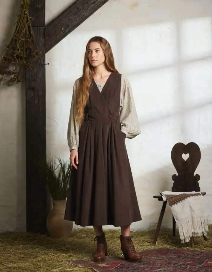 Robe-chasuble 'Yana' en velours côtelé châtaigne