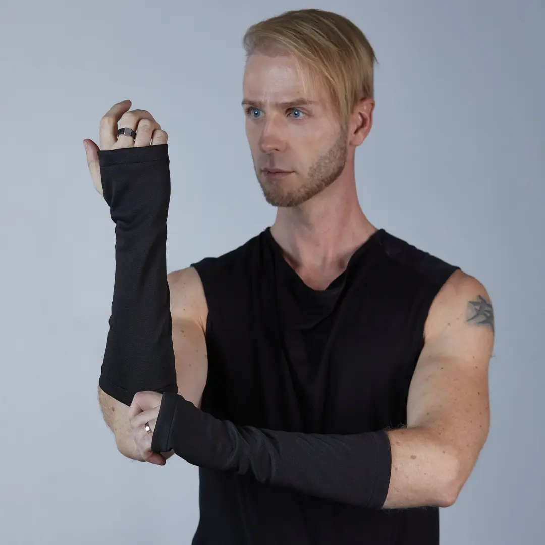 ARWi Black arm warmers