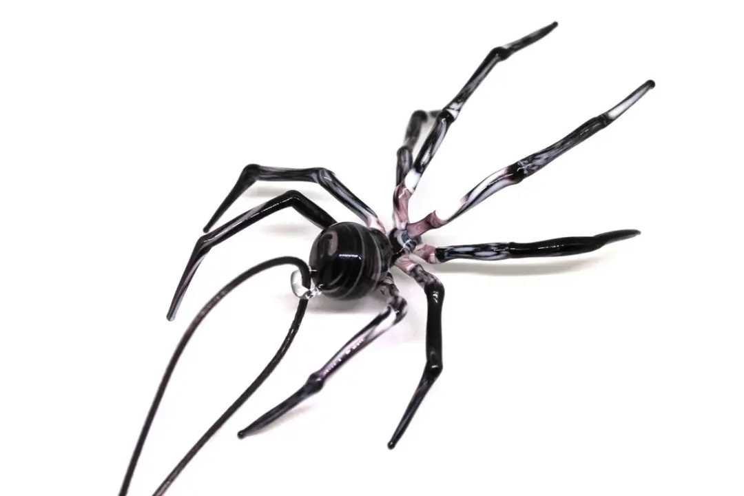 Marbled Black Glass Spider Pendant – Murano Necklace Sculpture
