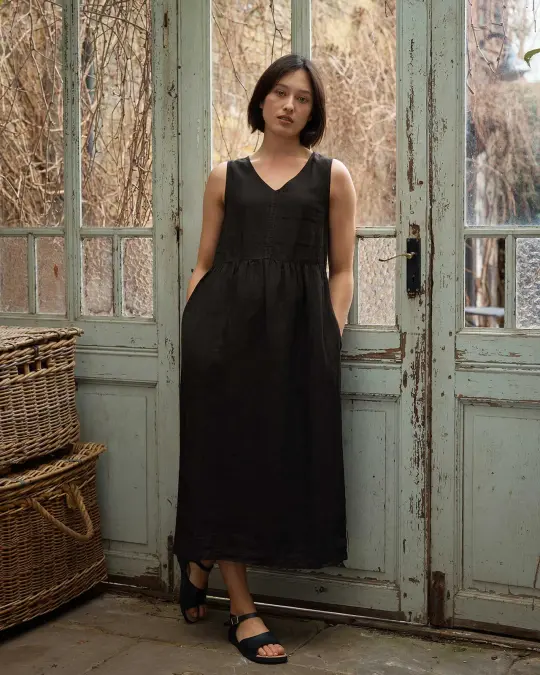 No.21 V Neck Sleeveless Linen Dress in Black