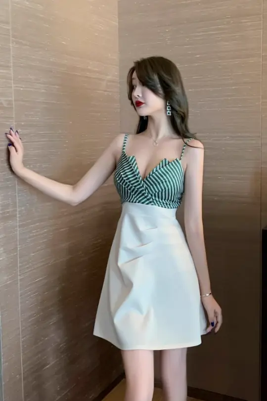 Sexy low-cut splicing V-neck suspender dress 2025 new slimming and hip-hugging A-line short skirt R3715