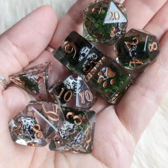 Runed Raven Skull and Moss Dice Set – 8-Piece Botanical DnD Dice with Paw D6 | Fennek & Finch