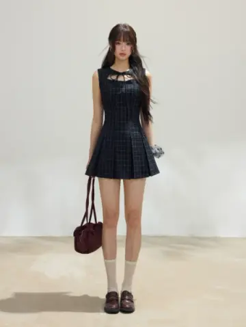 Plaid Sleeveless Mini Dress, Preppy Style With Cutout Neck And Pleated Skirt R9376