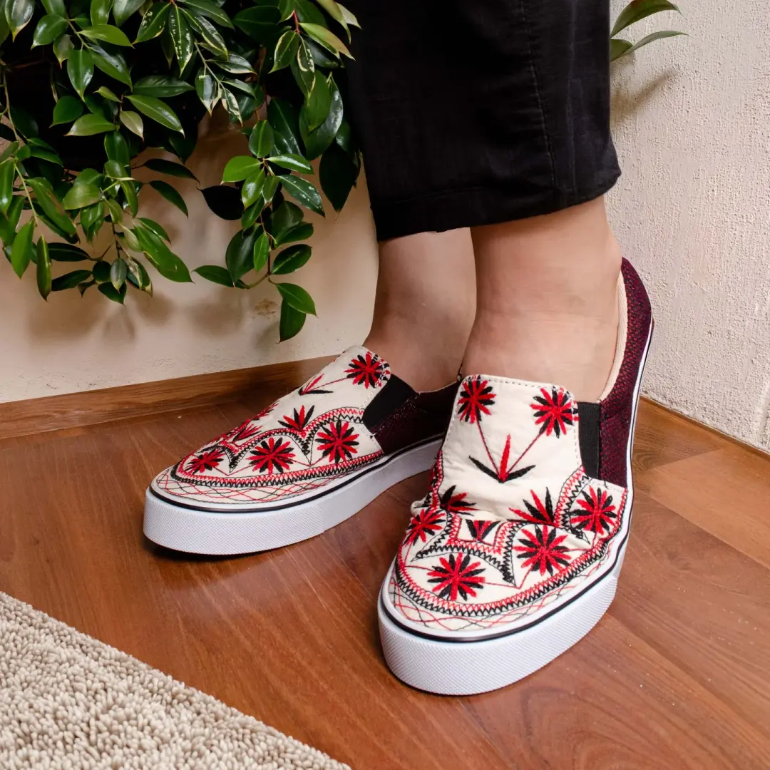 Tlahuitoltepec Embroidered Sneakers