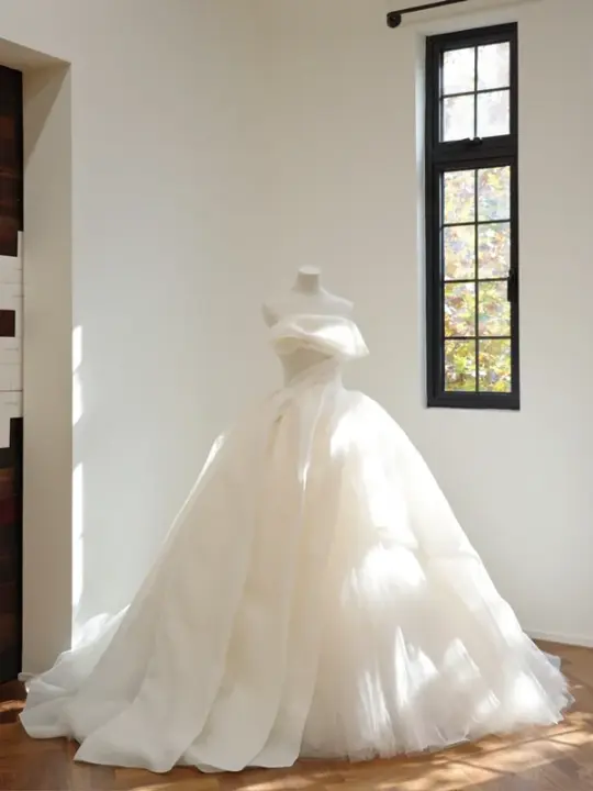 Off-white strapless fitted waist slim-fitting ball gown/bridal dress R8529