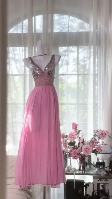 Light pink halter-neck fitted long ball gown R7655