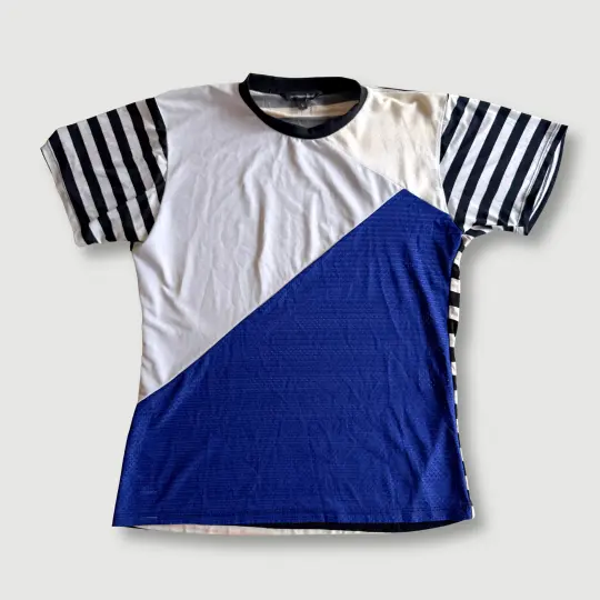 size medium - preloved - mixed fitted tee