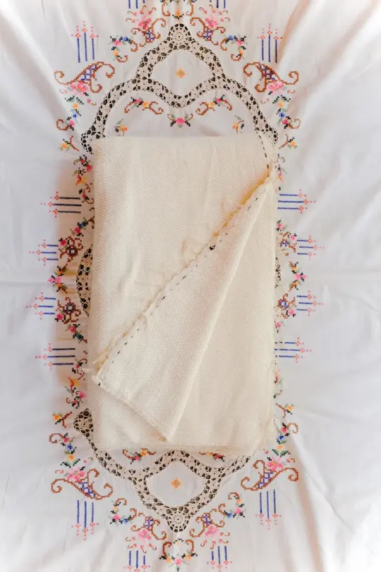 THROW 2 - NATURAL WHITE