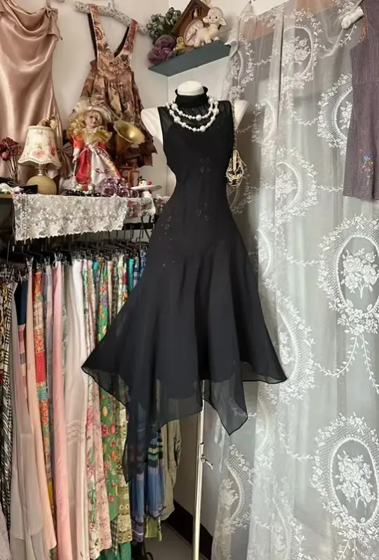 Black sleeveless fitted waist elegant ball gown with asymmetrical hem R7560