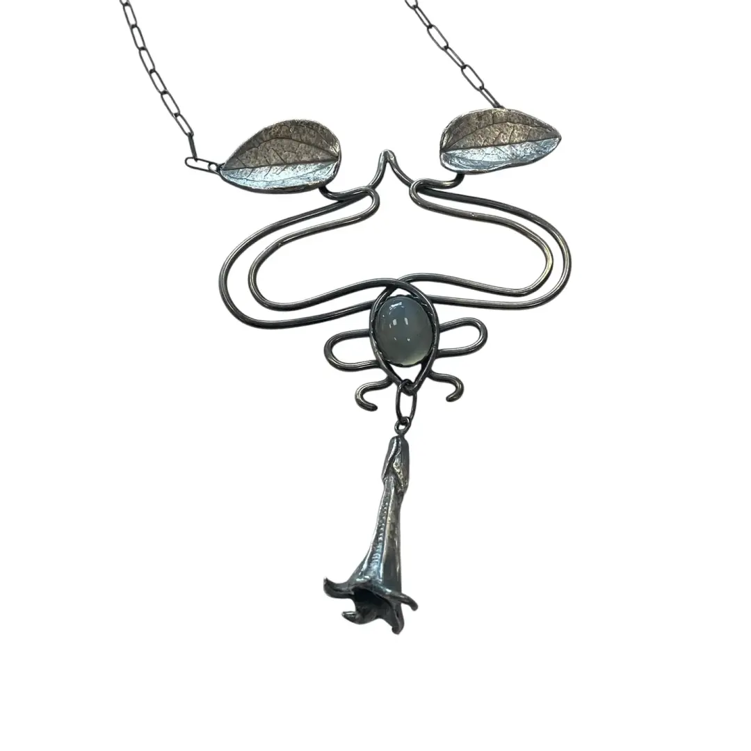 Nouveau Datura Whiplash Pendant dark silver moonstone