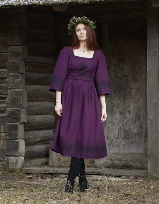 Robe 'Austra' brodée couleur prune