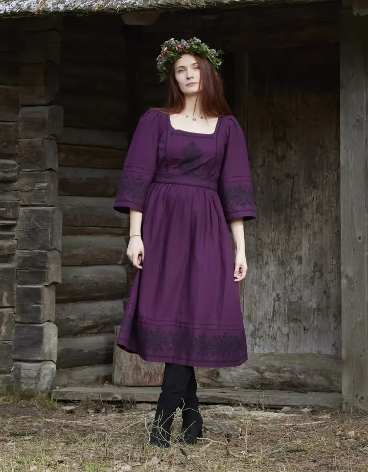 Robe 'Austra' brodée couleur prune