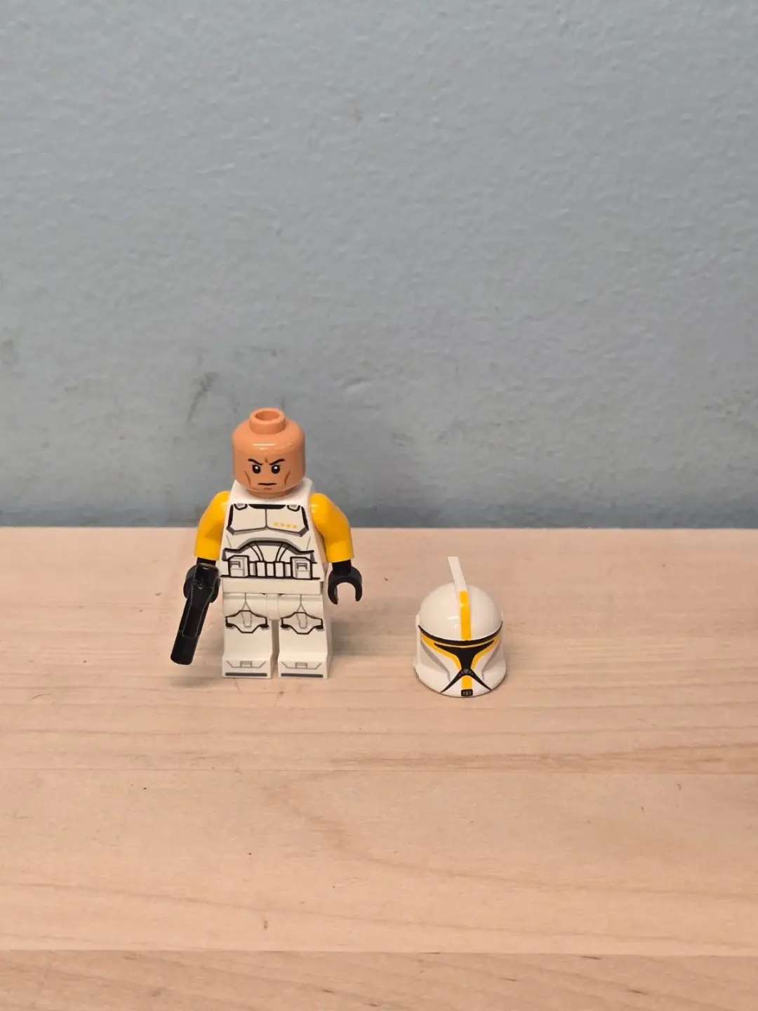 LEGO Star Wars 212th Clone Trooper Minifigure sw0453 Phase2 Helmet Blaster 75013
