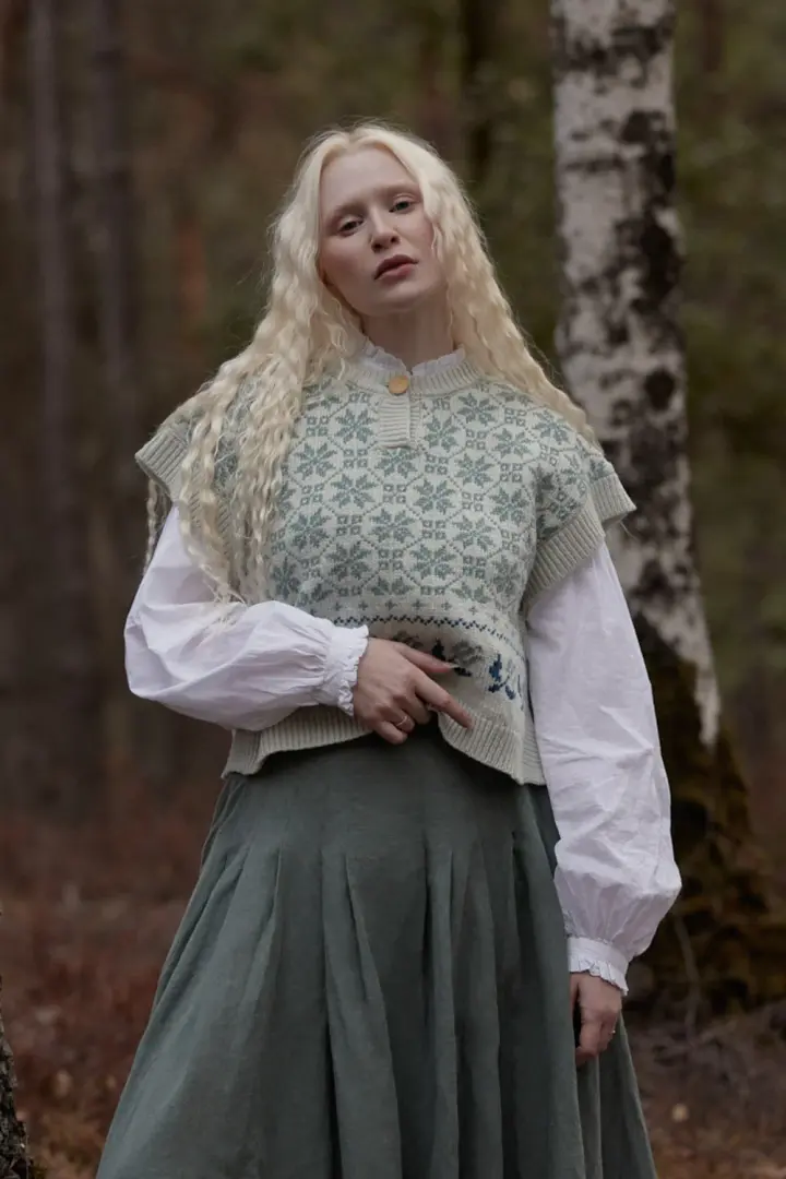Poncho “Modra” en pure laine latte et lichen