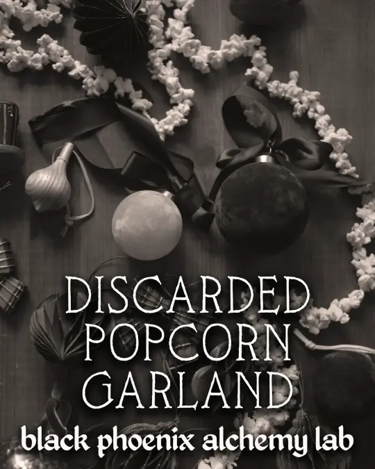 Discarded Popcorn Garland Atmosphere Spray