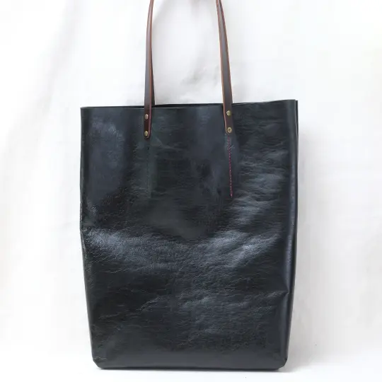 Soft Shopping Tote in black with brown