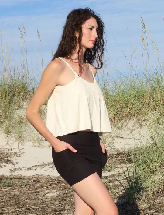 Adjustable Strap Built-in Bra Wanderer Cropped Shirt