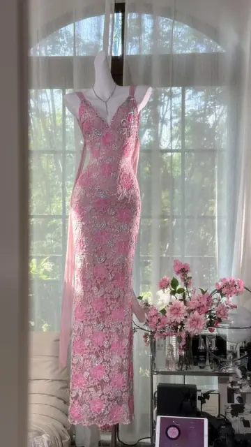 Pink lace halter-neck fitted bodycon long ball gown R6546