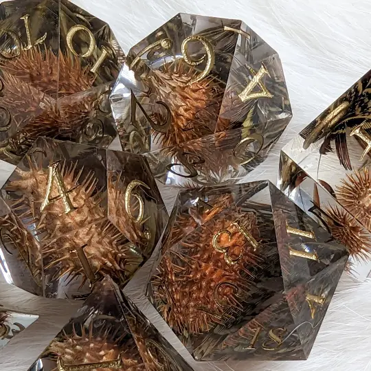 Xanthium Sharp Edge Dice Set – 7-Piece Cocklebur Feather DnD Dice | Fennek & Finch