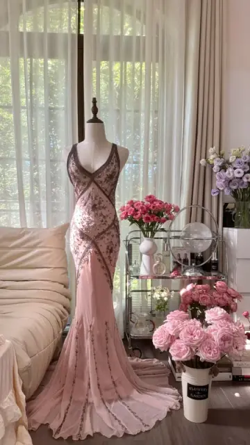 Light pink halter neck, fitted waist, slimming, revealing hips, sexy long ball gown R7761