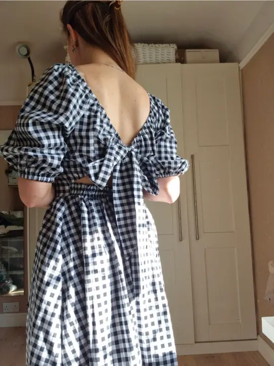 Self tie bow