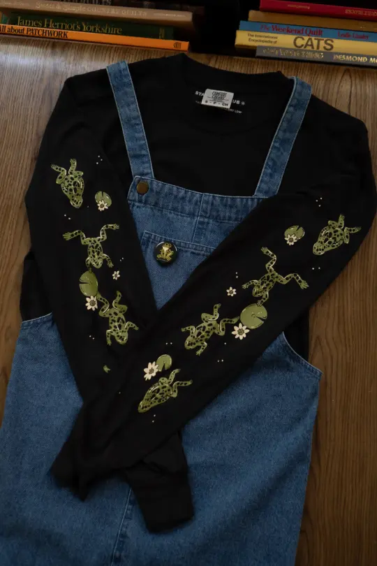 Frog Days Long Sleeve Tee | Black