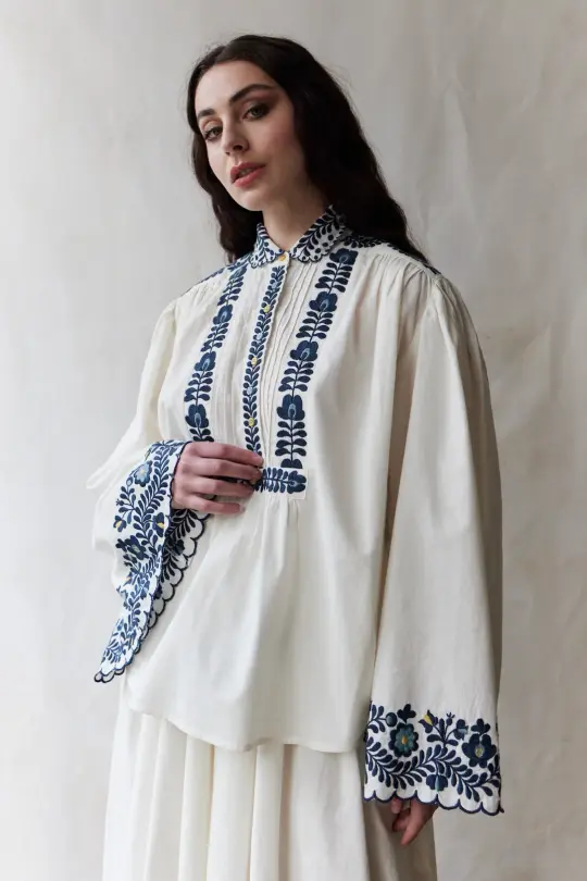 Blouse "István" brodée inspirée Matyó