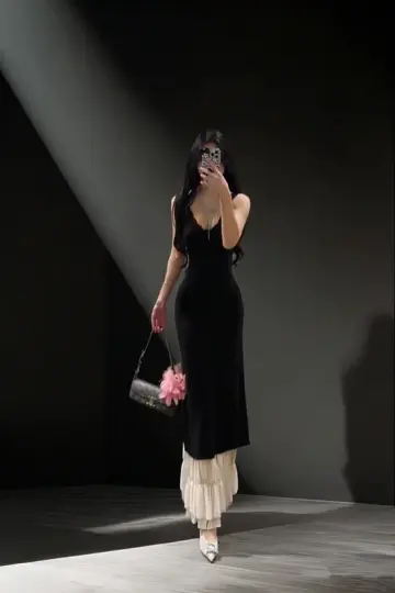 Black V-neck fitted long elegant ball gown R8033
