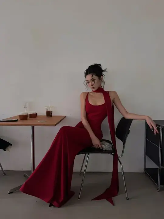 Red halter-neck fitted long sexy ball gown R8865