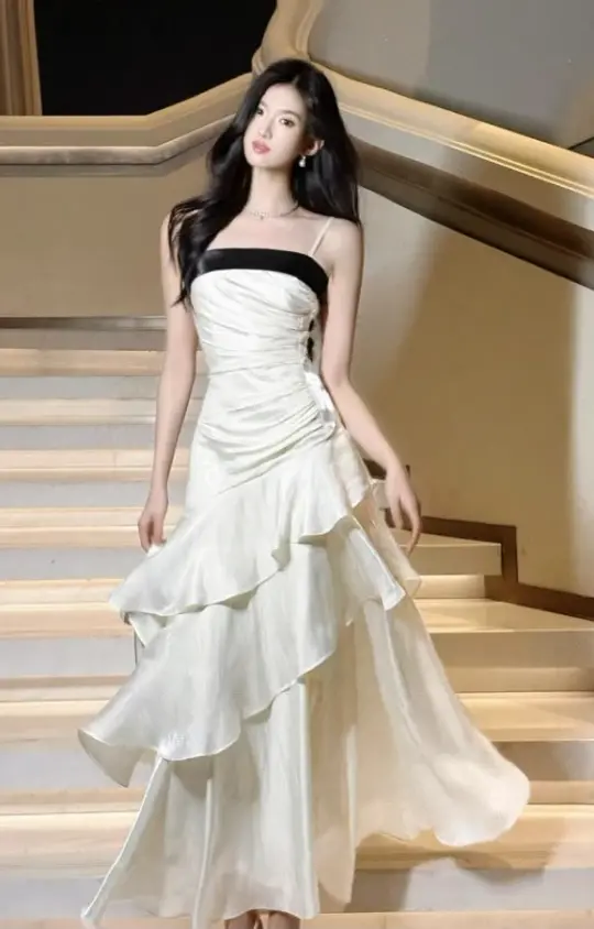 Elegant White Ruffled A-line Spaghetti Straps Flouncing Hem Bodycon Maxi Prom Dress Evening Dress RS496