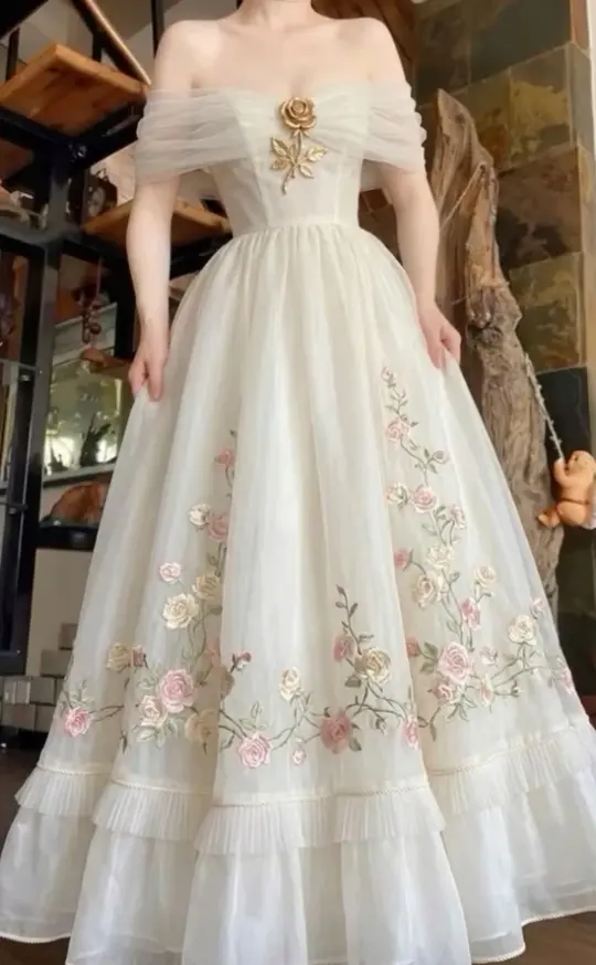 Pretty Ivory A-Line Bateau Floral Pattern Tulle Corset Maxi Wedding Dress RS1509