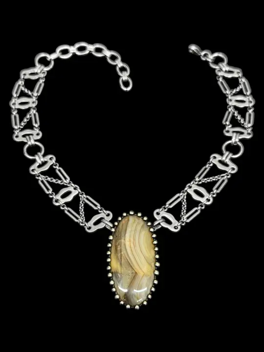 TAREVA | Banded Agate Necklace