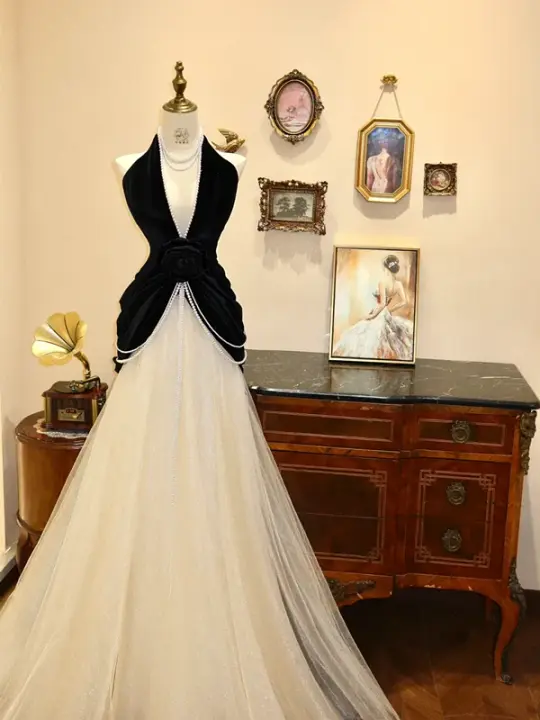 Black Halter Top with White Tulle Skirt Ball Gown, Bridal Gown R7138