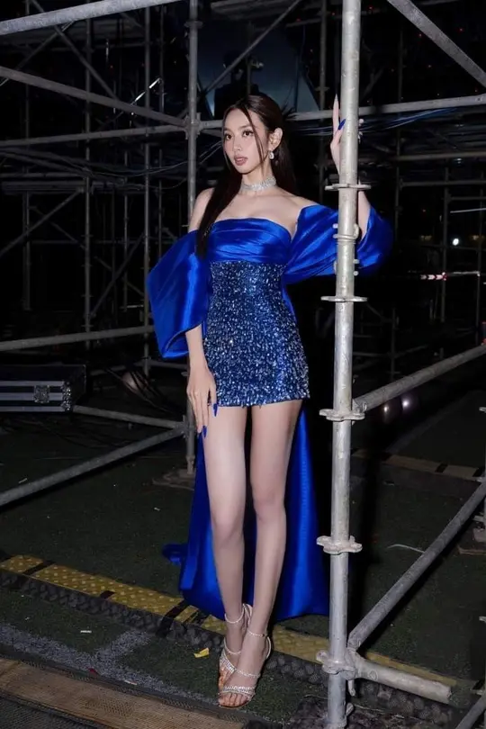 Dark blue satin dress sequins exquisite waist slimming hip sexy short skirt homecoming dress R3702