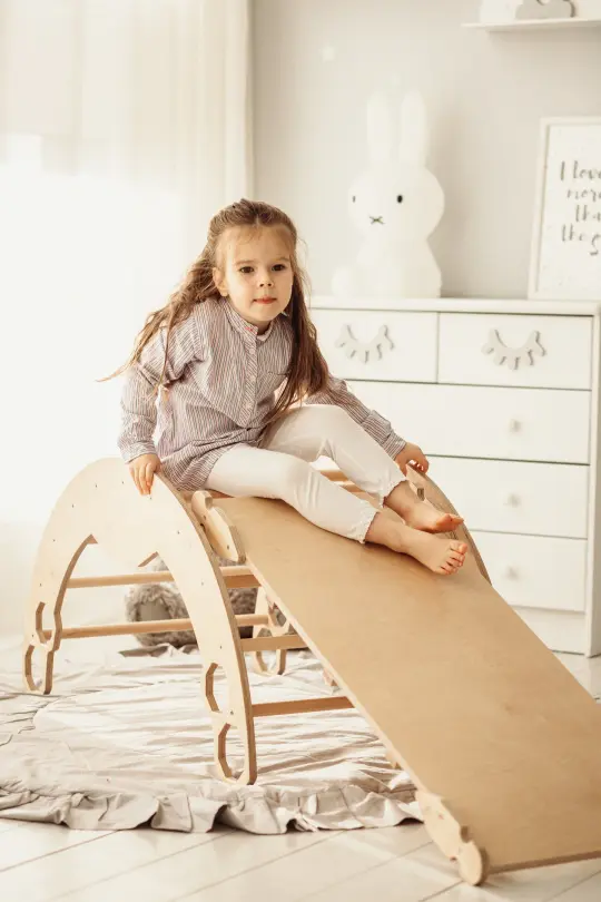 Large Arch with Pillow & Ramp (Natural Wood)