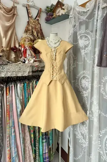 Pale yellow sleeveless fitted waist A-line short prom dress R7478