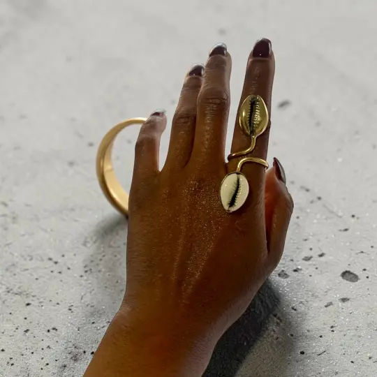 Nysa Shell Ring