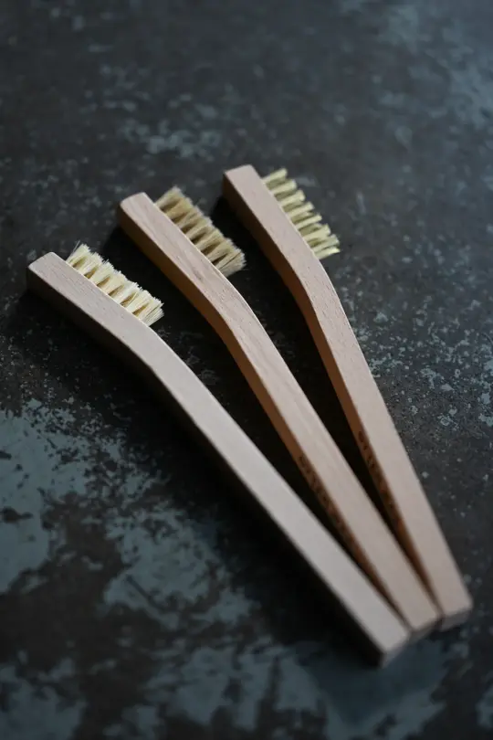 Otter Wax Brush
