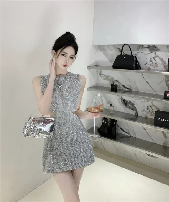 Slimming dress for women, new summer style, French sleeveless, high-end short hip skirt R3753