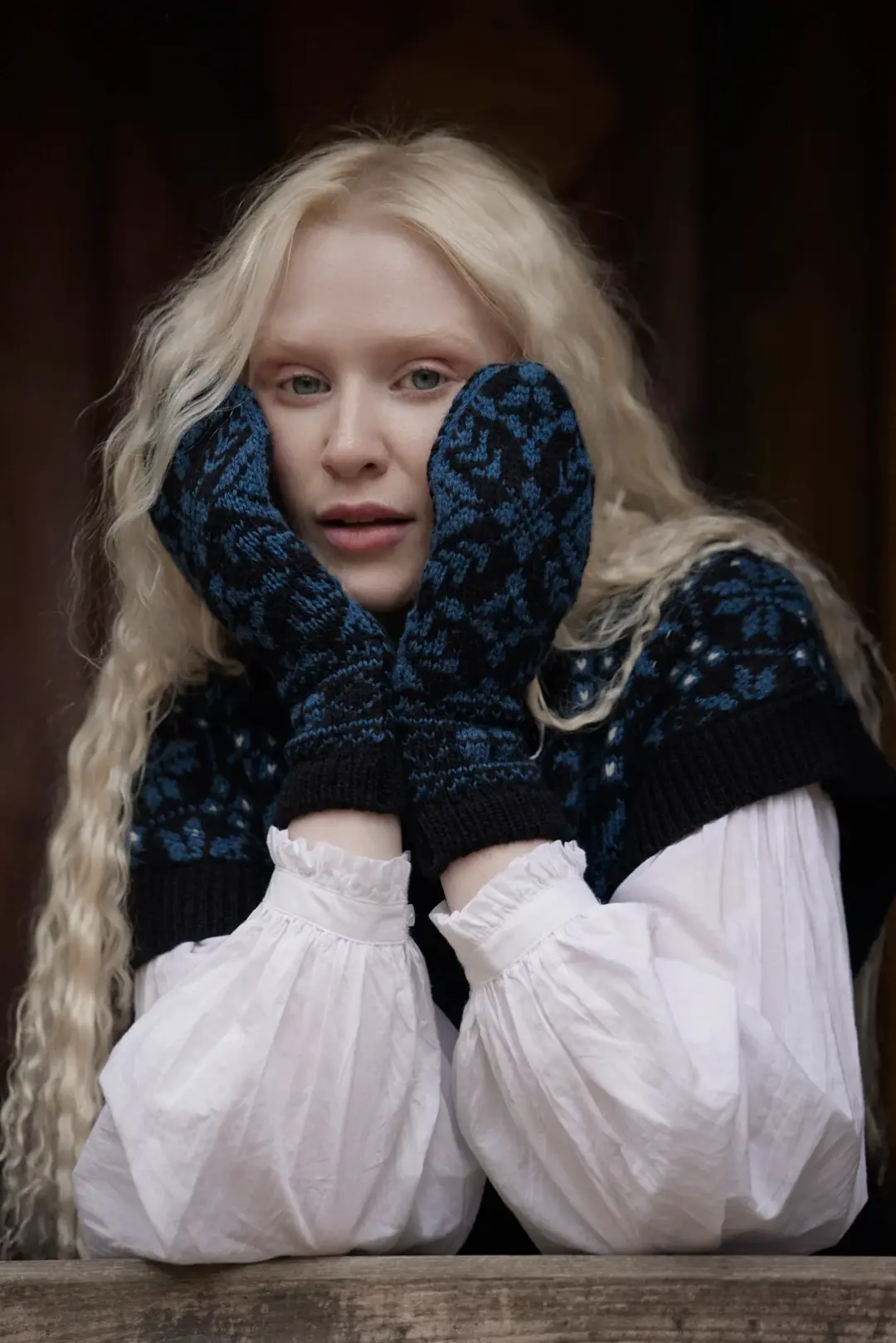 Moufles “Modra” en pure laine noires et bleues