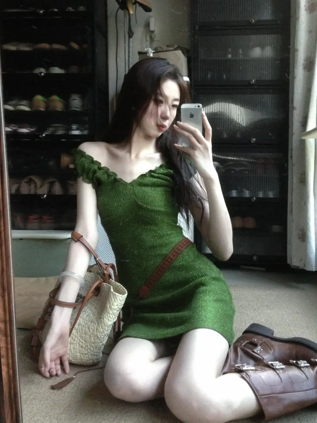 French style beautiful green V-neck sleeveless women's summer high-end temperament short skirt R3591