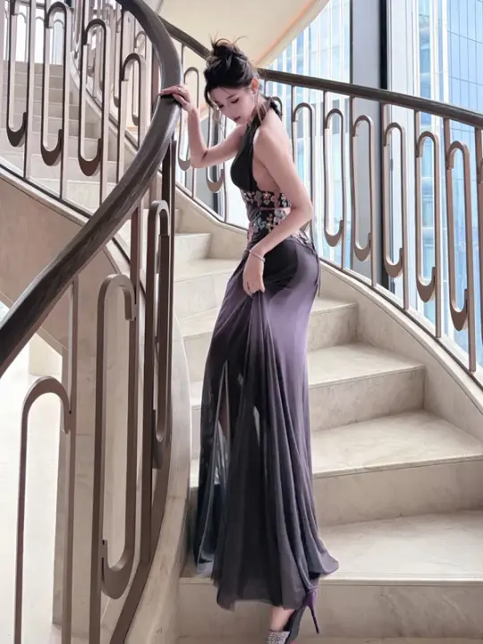 Grey halter neck fitted waist slim back sexy ball gown R7072