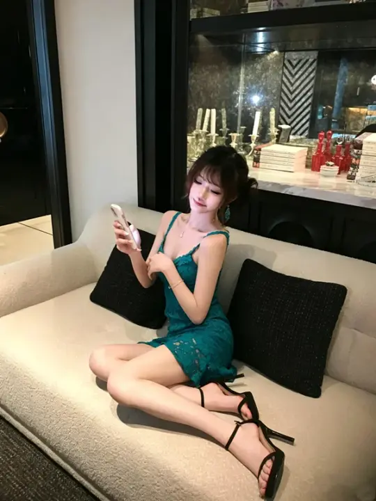 Vintage Lace Spaghetti Strap Ruffle Hem Dress R9155